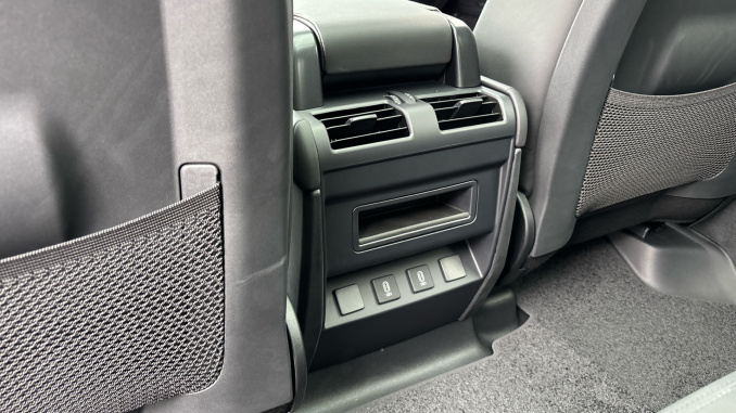 Land Rover Defender 3.0 D250 X-Dynamic HSE 110 5dr Auto Diesel Estate - Image 18